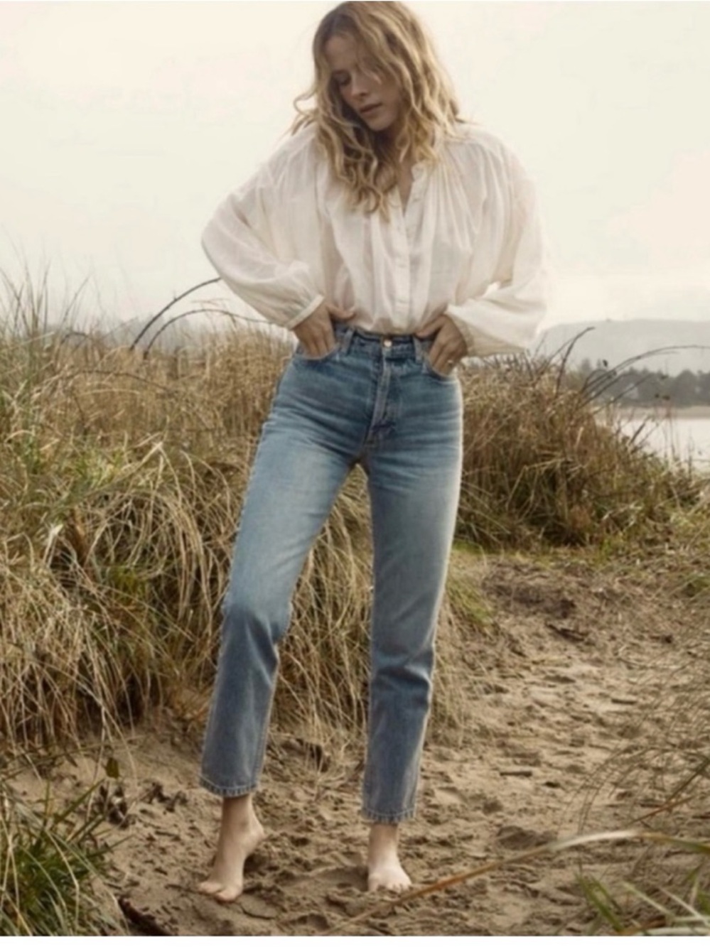 Doen High-Rise Straight Jeans in Light Blue Denim